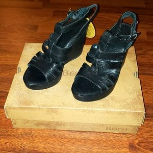 Born Womens Wedge-Pemberly size 9 NIB